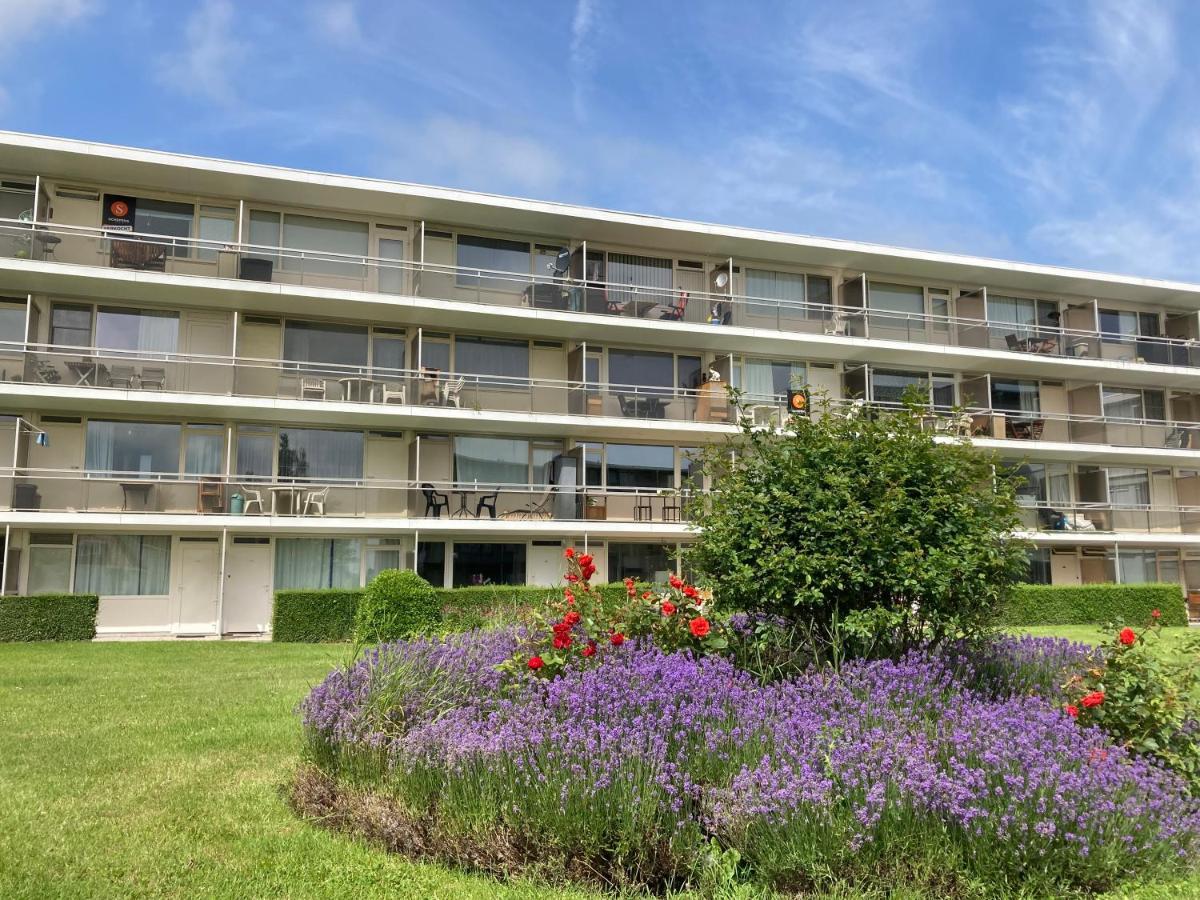 Lovely Acacia De Haan Exterior photo