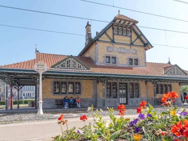 Lovely Acacia De Haan Exterior photo