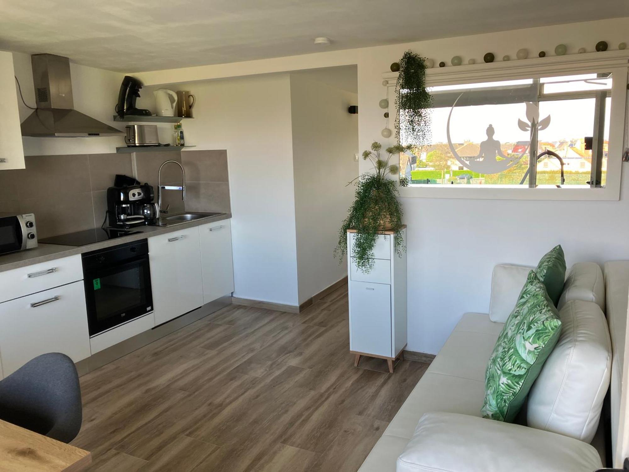 Lovely Acacia De Haan Exterior photo